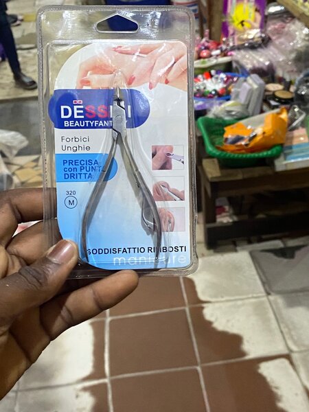 Ciseaux à ongles précision