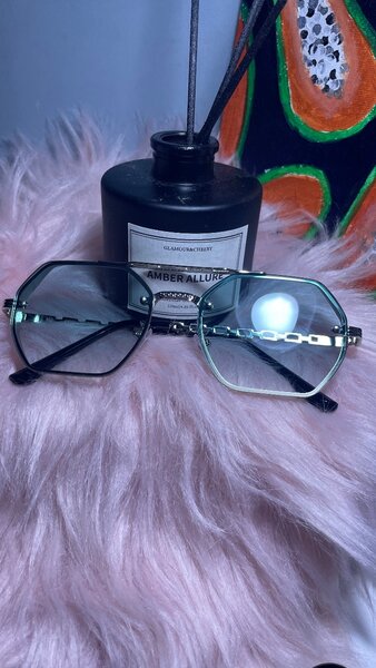 Lunettes carrées élégantes