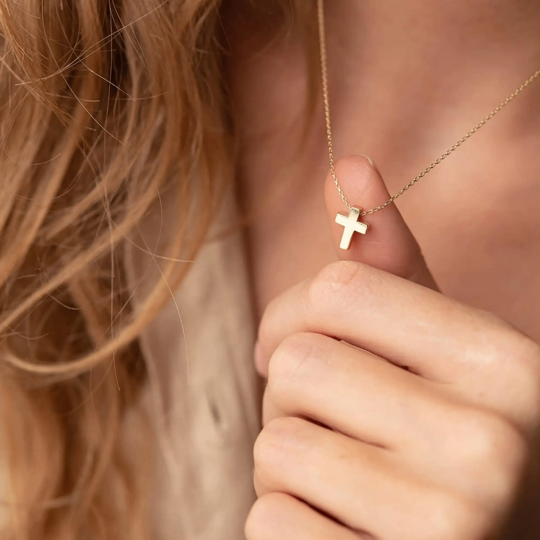 Collier Croix Élégant Minimaliste
