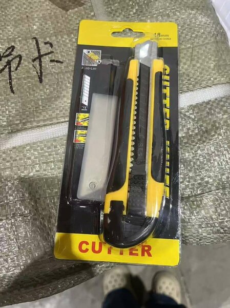 Cutter professionnel 18mm