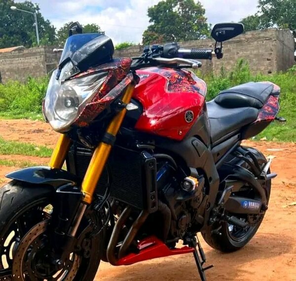 Puissant Moto Sport Yamaha Rouge