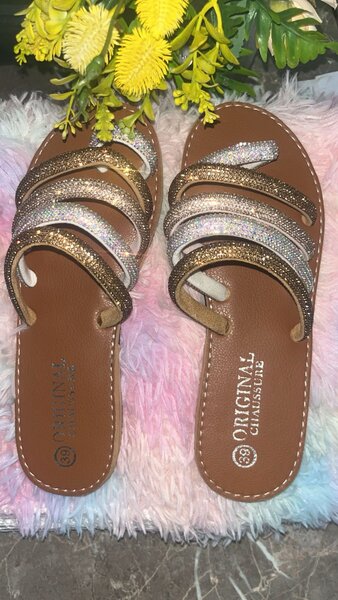 Chic sandales