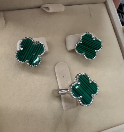 Серебренный комплект Ванклив