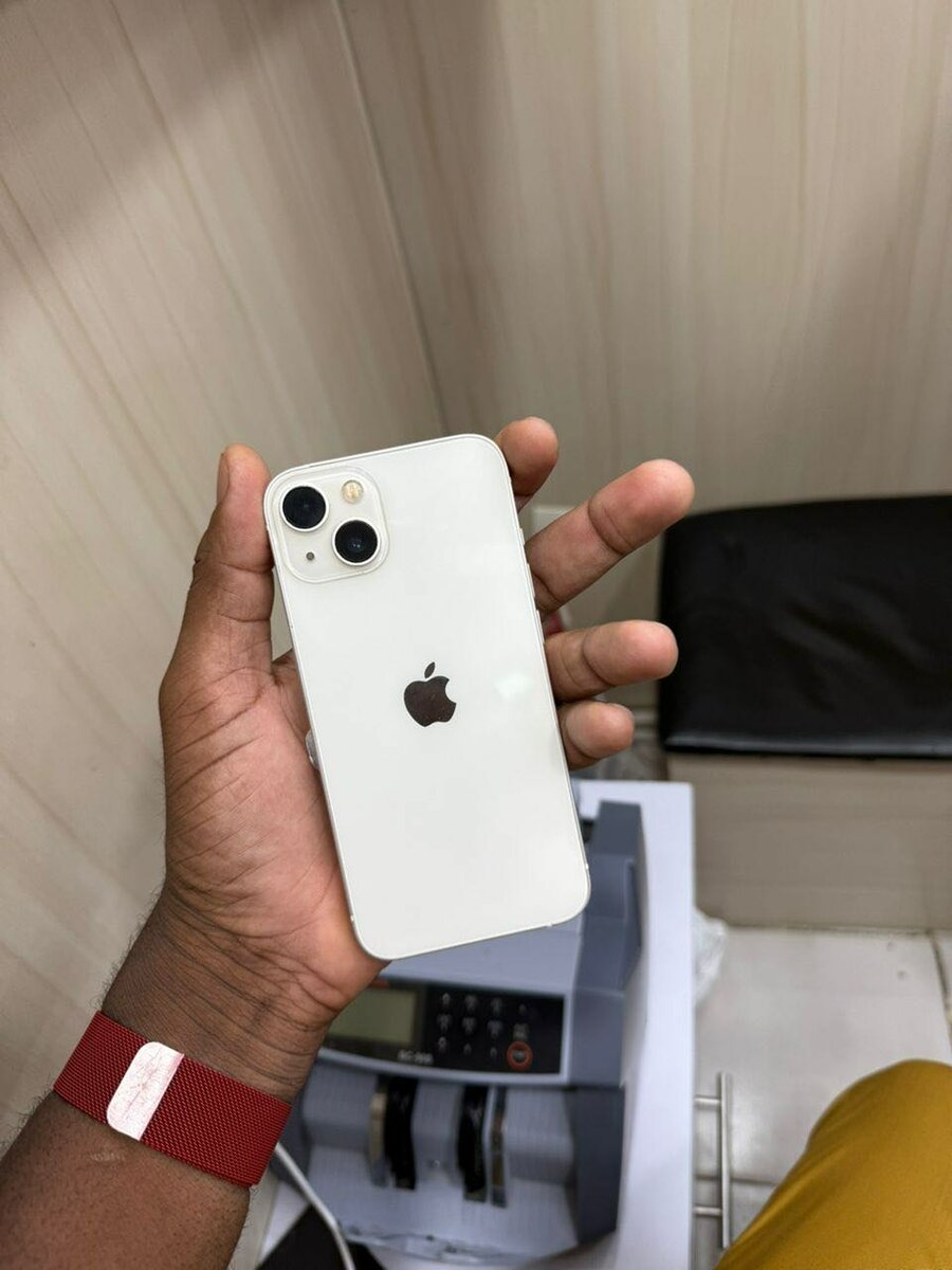 iPhone 13 simple   Prix 210.000f   Numéro 0713999567