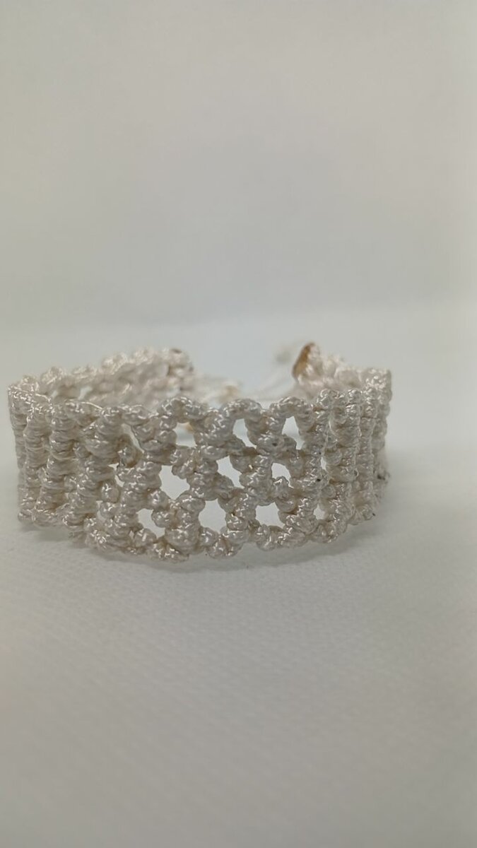 Thread bracelet