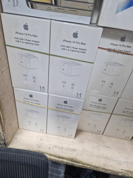 Iphones  original  chargers