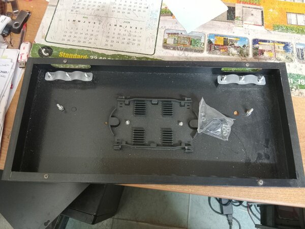 Boîtier mural métallique