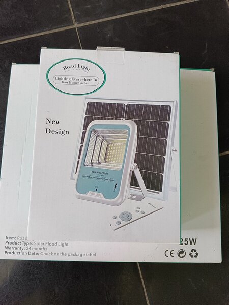 Roadlight solar flood light