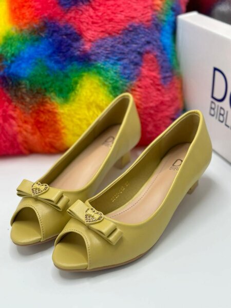 Women shoes available