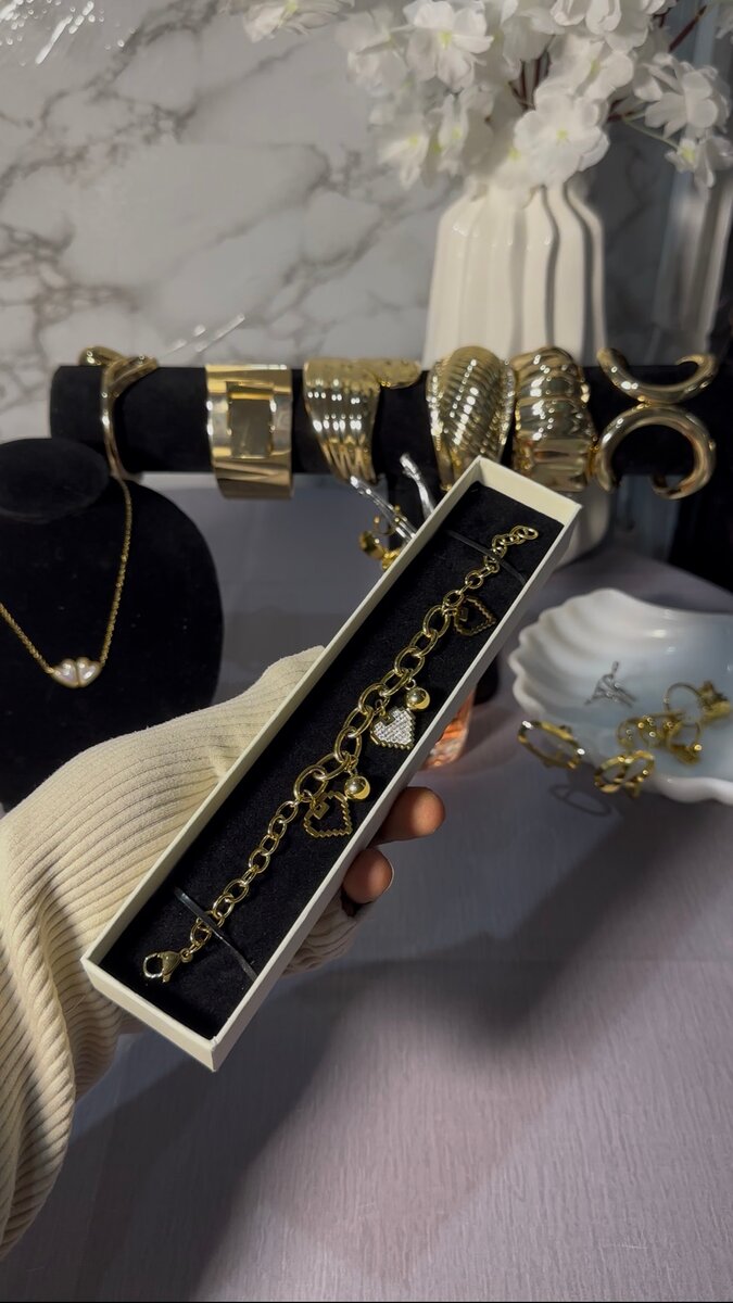 Bracelet en or avec pendentifs