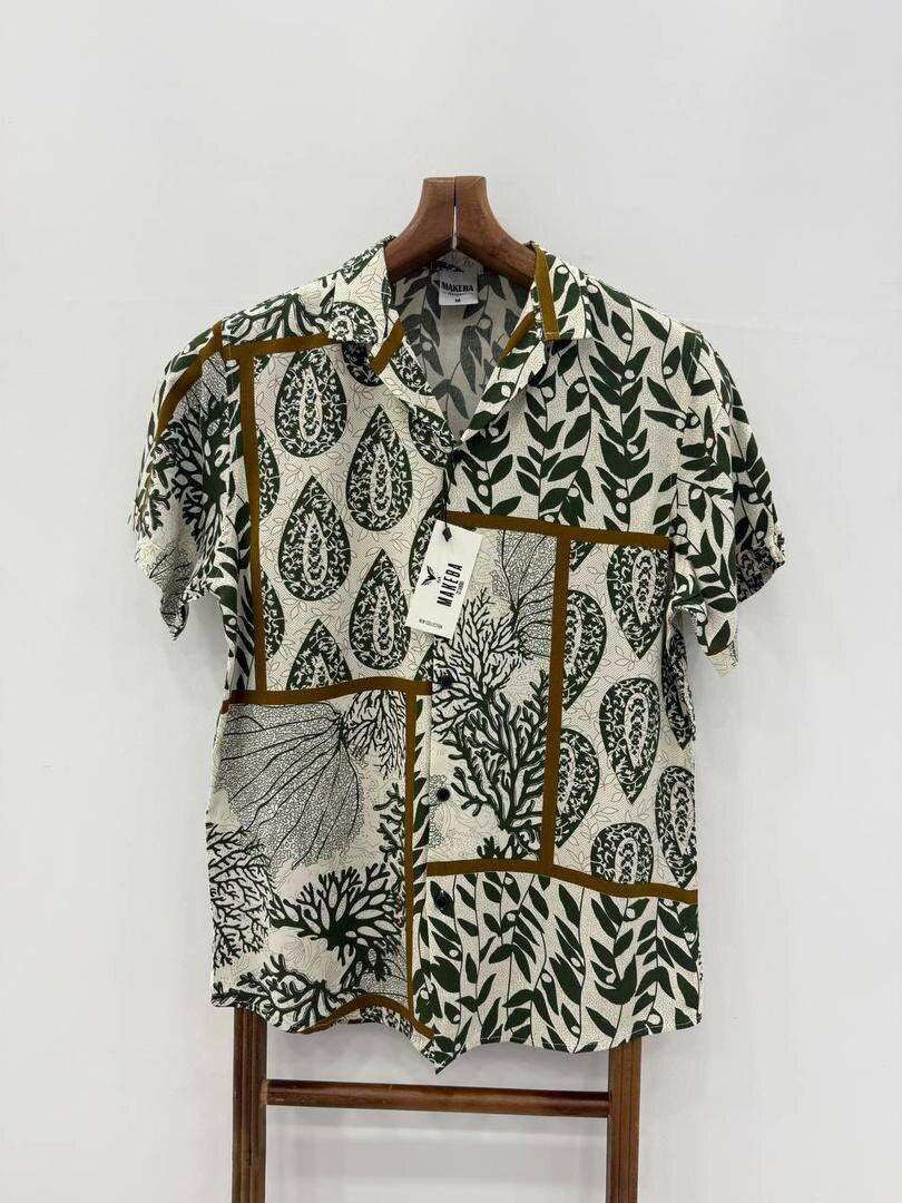 Chemise estivale à motifs tropicaux