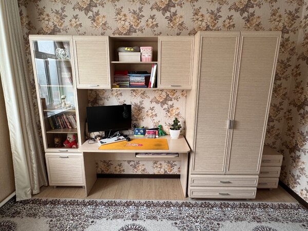 СРОЧНО ПРОДАЕТСЯ ЖЕНСКИЙ МЕБЕЛЬ