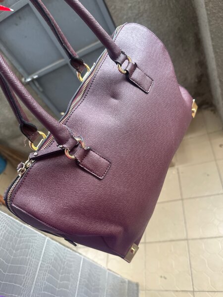 Sac à main bordeaux élégant