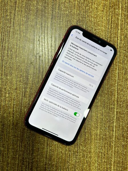 iPhone 11 rouge déverrouillé