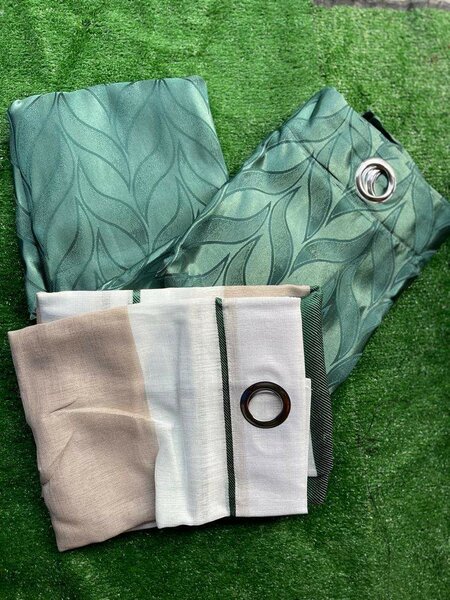 2 rideaux et un voilage