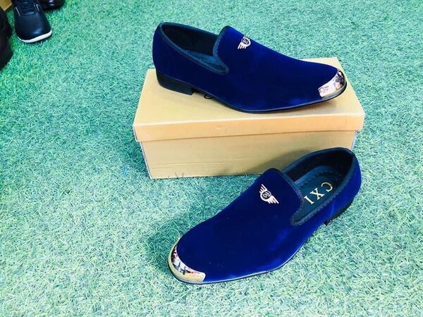 Stylish men's velvet shoes