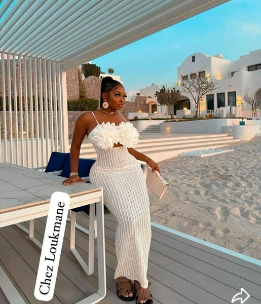 Robe de plage blanche élégante