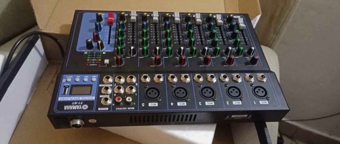 Table de mixage Yamaha professionnelle