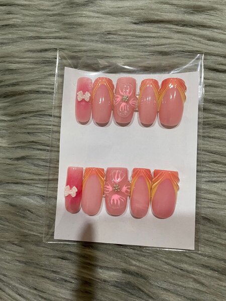 Press on nails