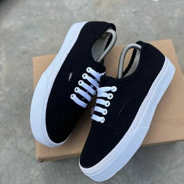Chaussures en toile noire