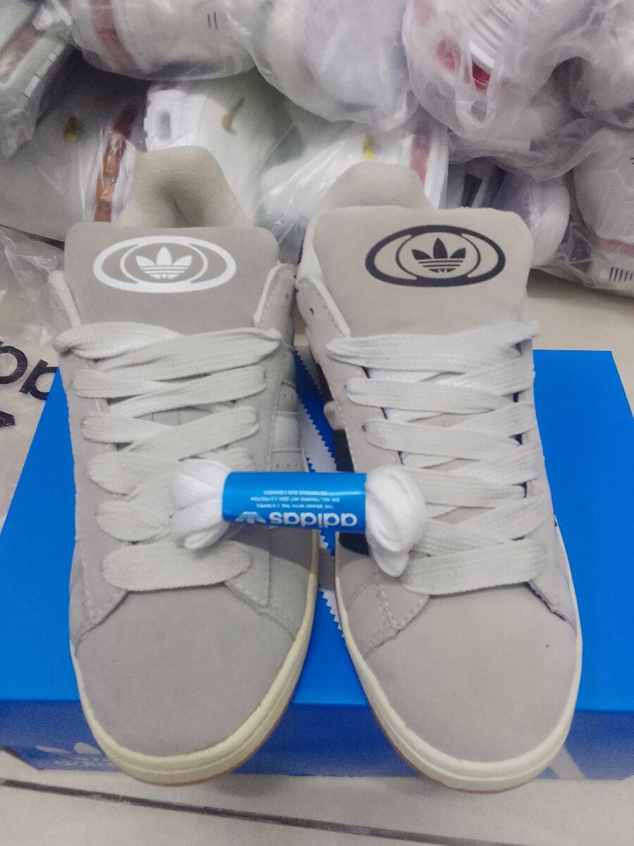 Chaussures à lacets Adidas tendance