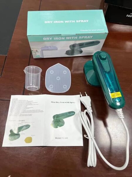 Mini Fer à Repasser avec Pulvérisateur