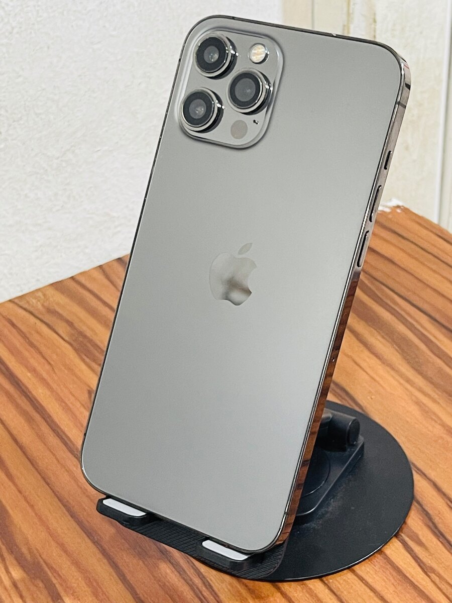 iPhone 12 Pro Max très propre ( vendu avec reçu )
