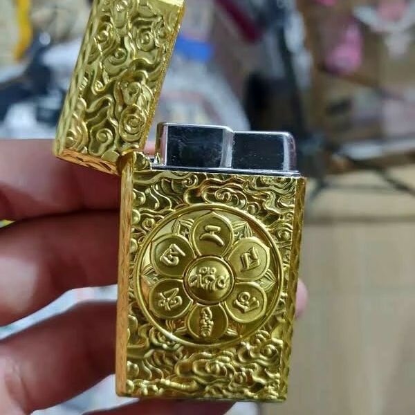 Vintage style metal lighters