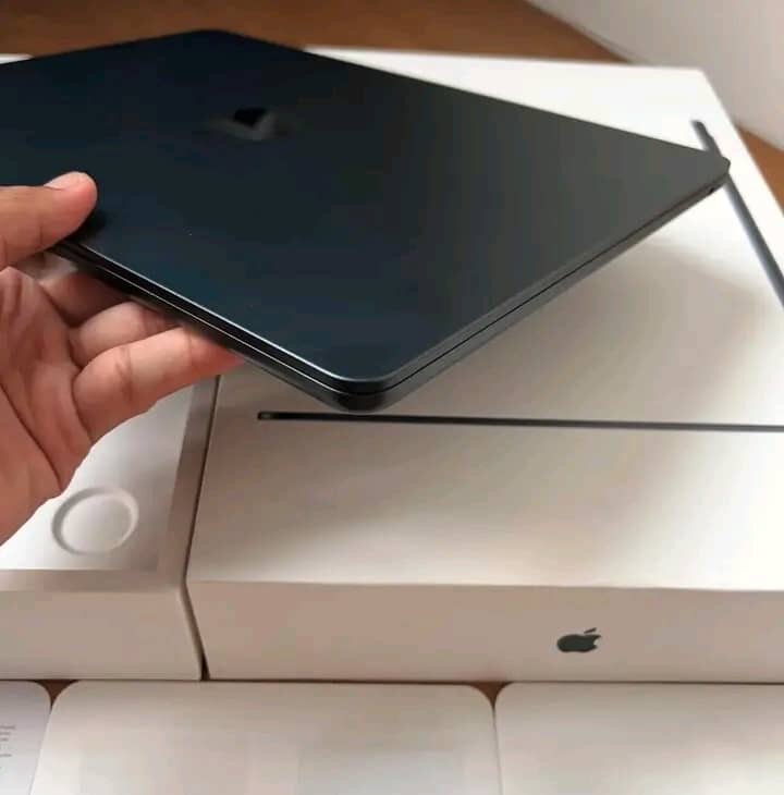 MacBook Air M2 - Mince et Légère