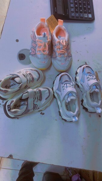 Baskets pour enfants colorées