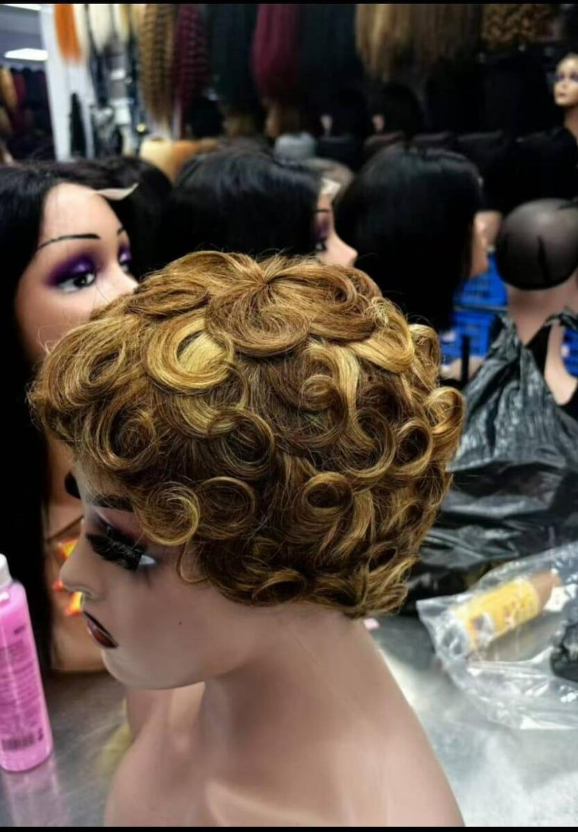 Wig courte bouclée blonde