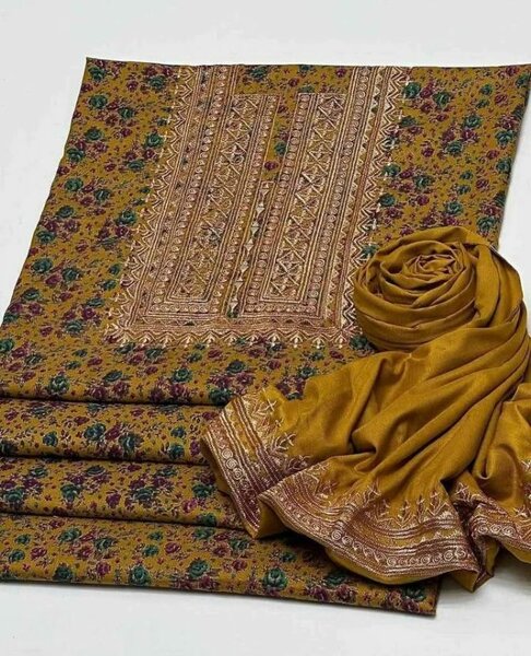 Reshmi daga suit