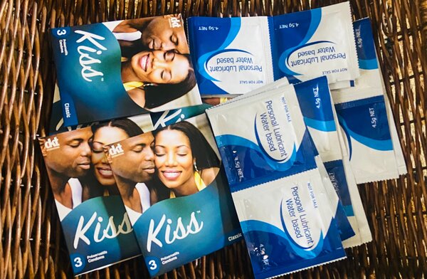 15 préservatifs + 10 lubrifian