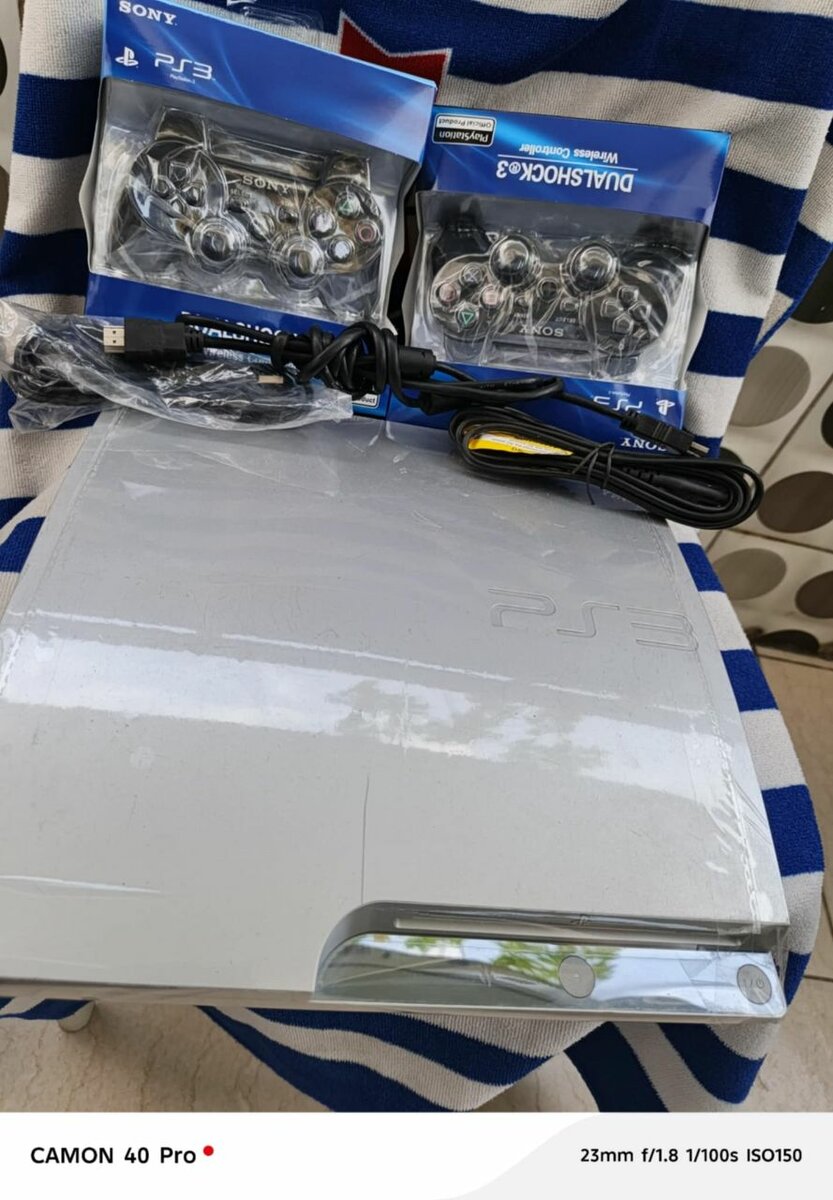 Ps3 slim deux manettes