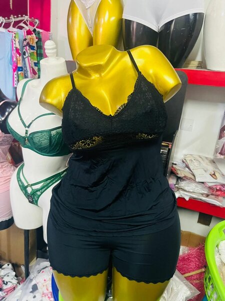 Ensemble lingerie noir élégant