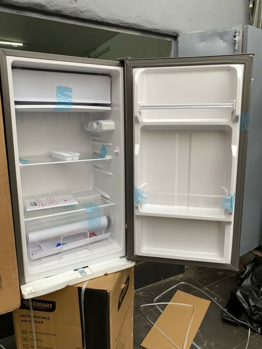 Réfrigérateur compact en acier inoxydable