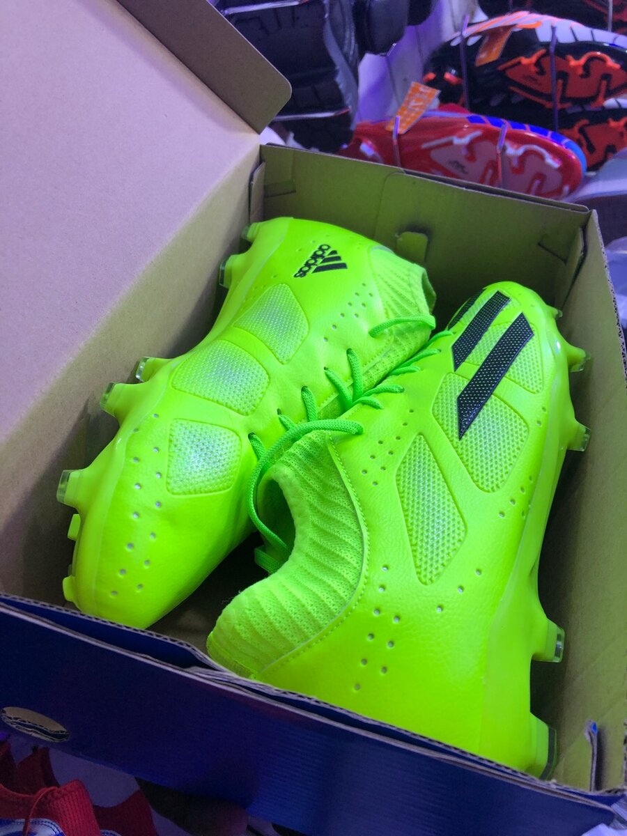 Soccer boots
