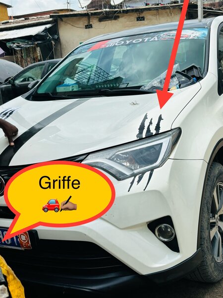 Autocollant griffe