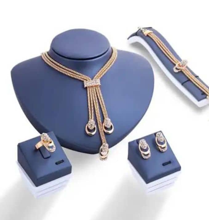 Joli complet hors plaqué