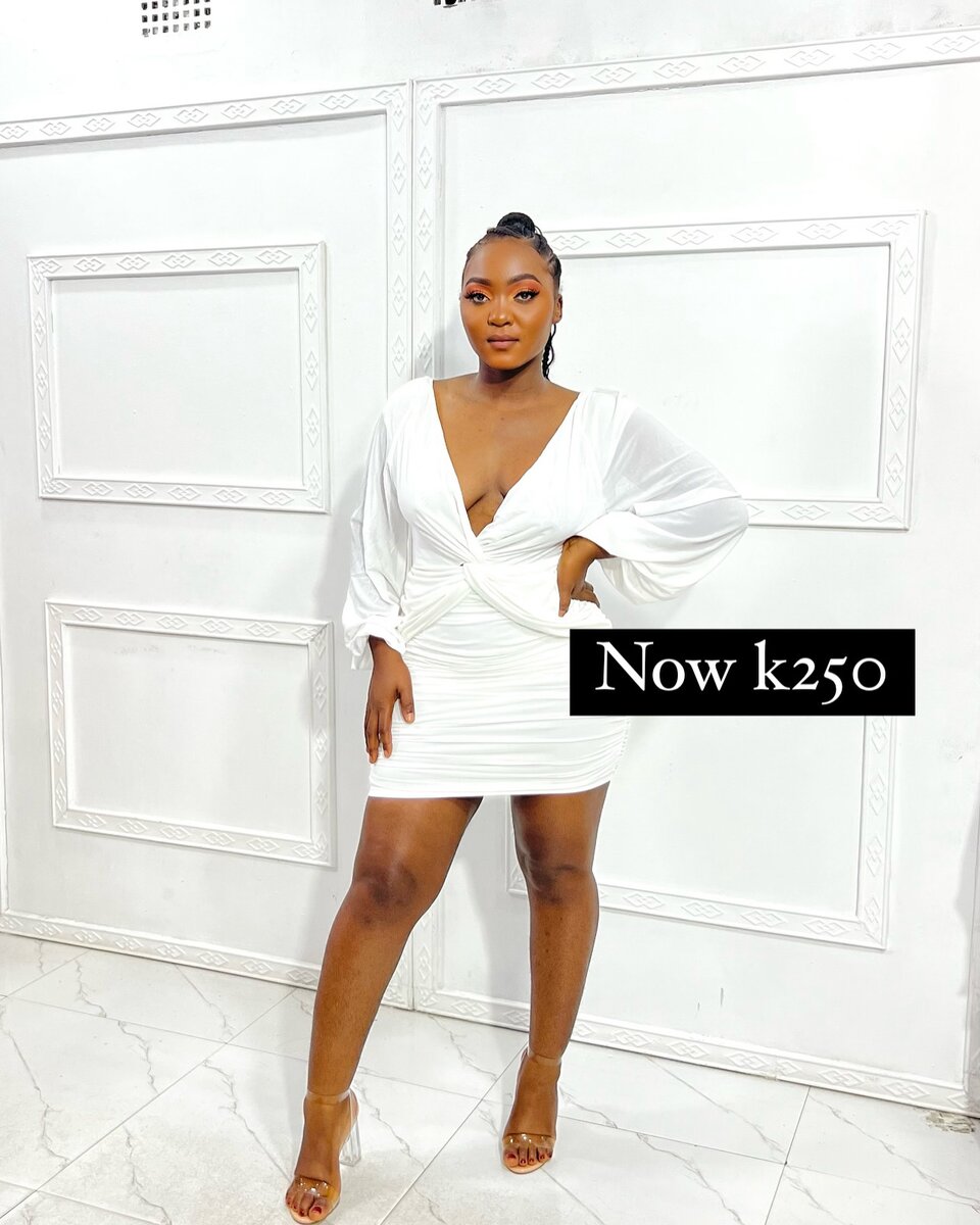 Short form-fitting white dress with a neckline