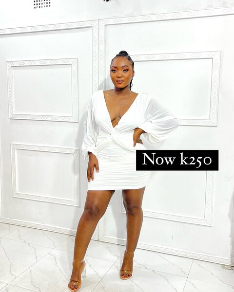 Short form-fitting white dress with a neckline