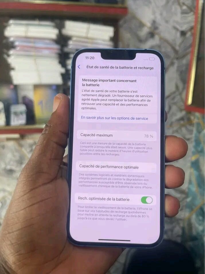 iPhone modèle récent bleu