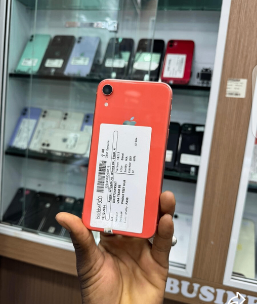 iPhone XR by Apple