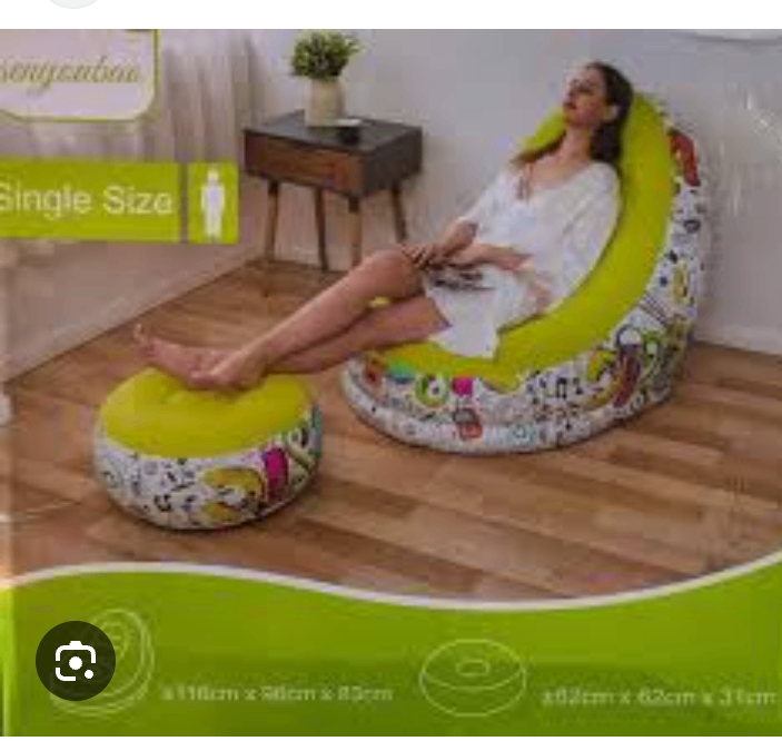 Chaise gonflable avec repose-pied