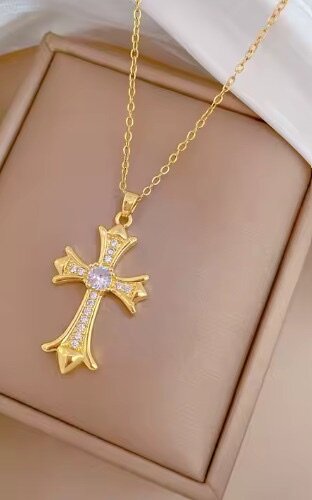 Colliers élégants dorés