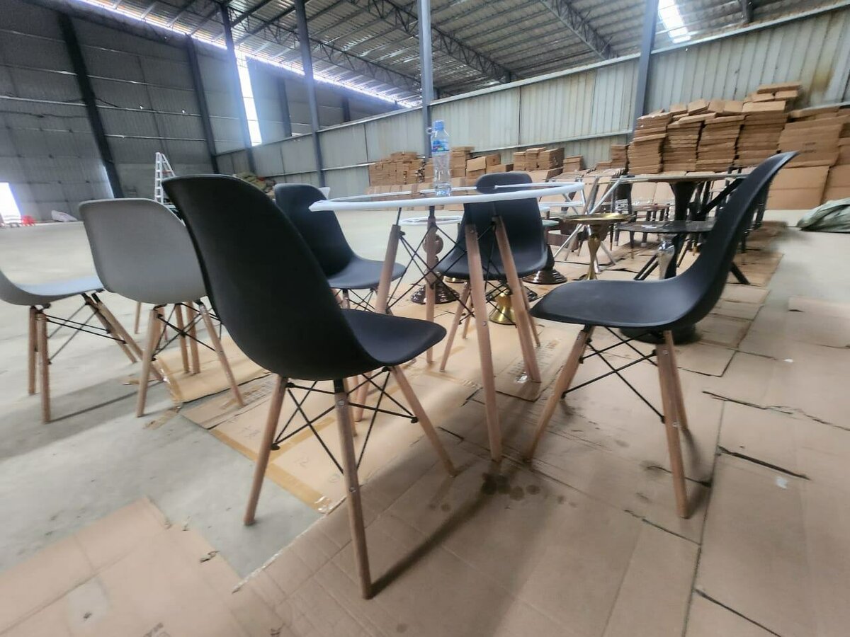 Table à manger 4 chaises