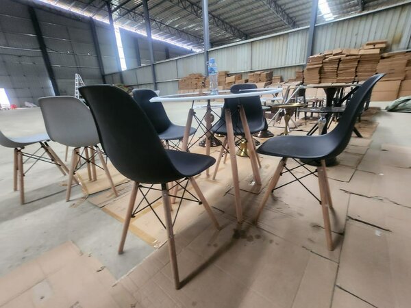 Table à manger 4 chaises