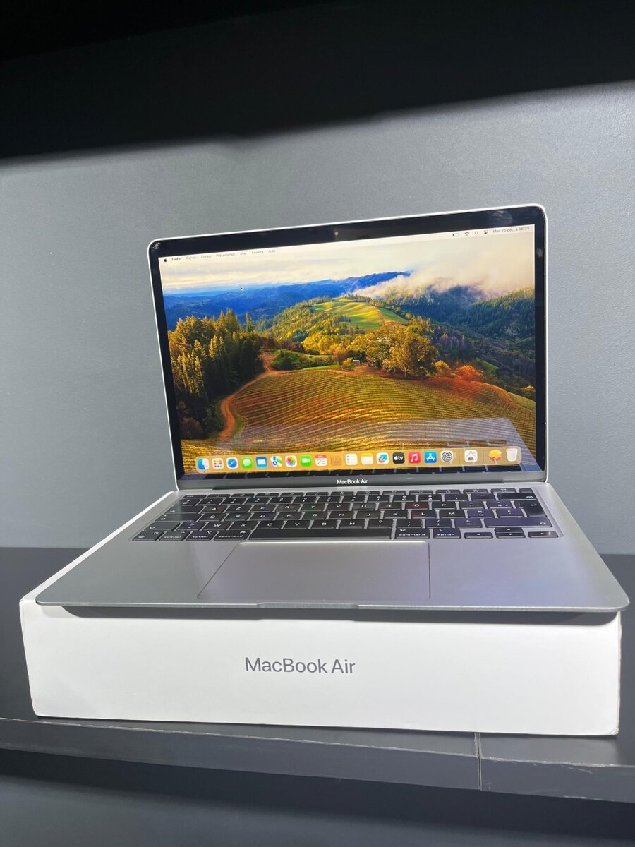 MacBook Air (M1 , 2020)