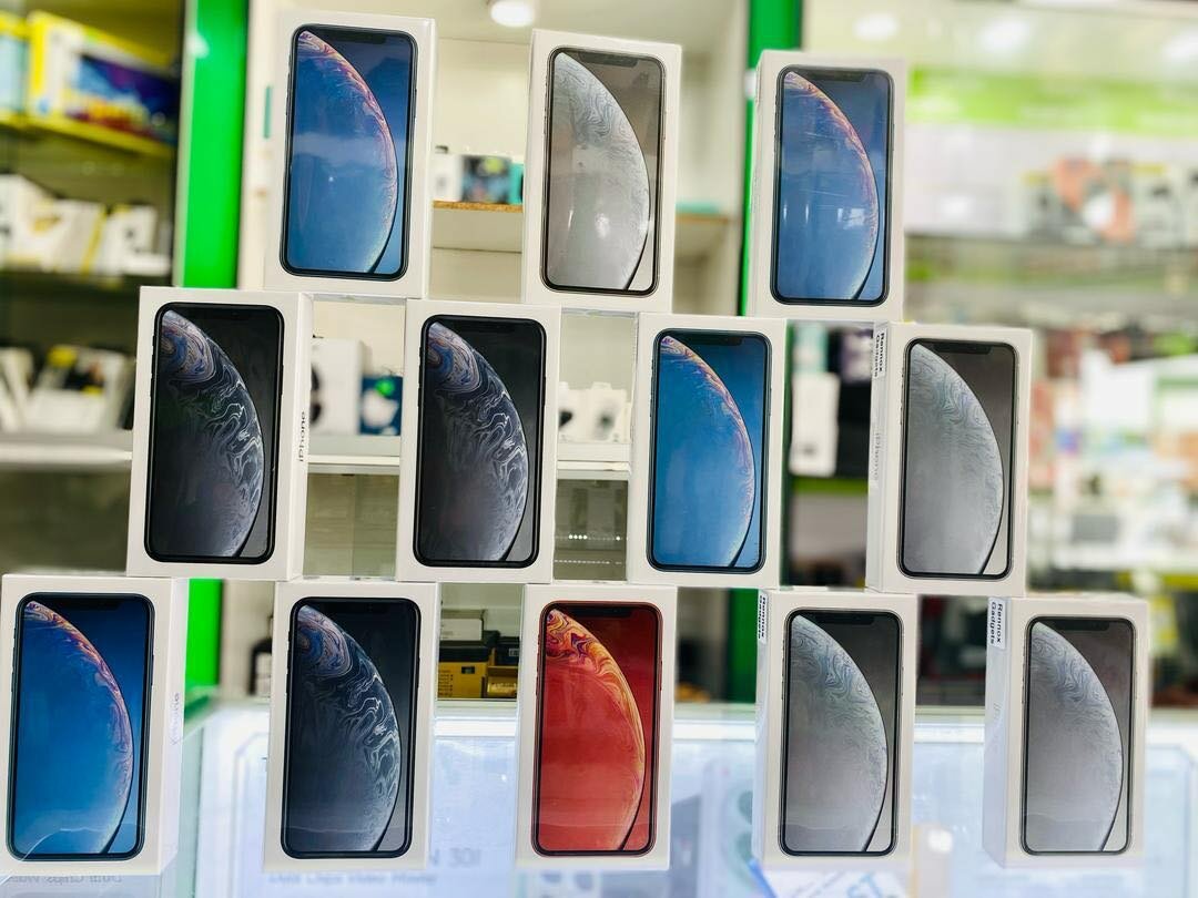 BRAND NEW IPHONE XR