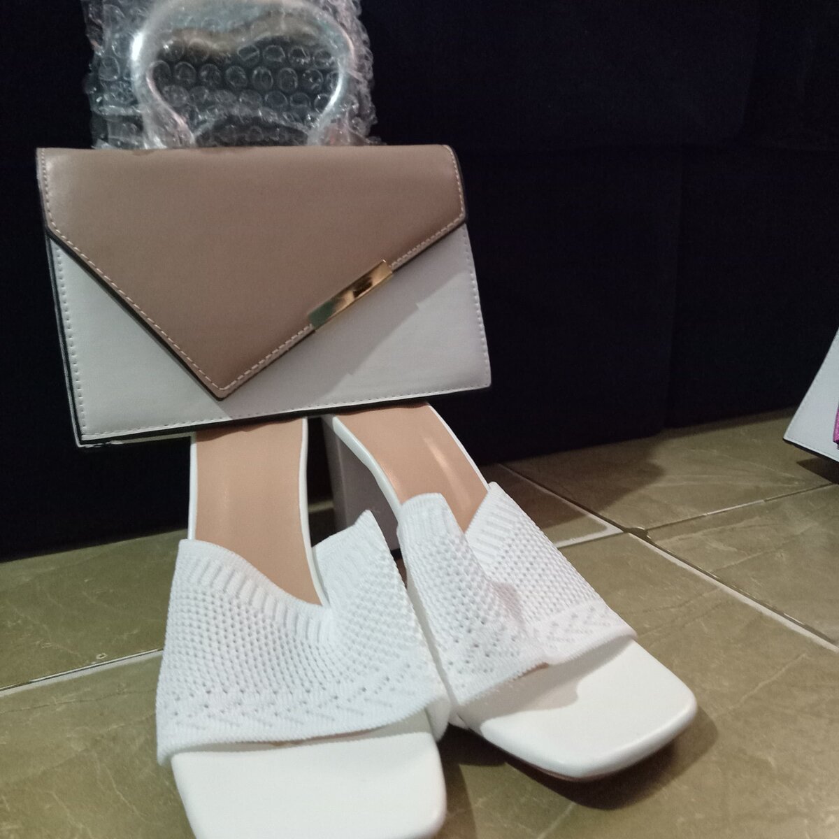 Sandales tricotées et sac